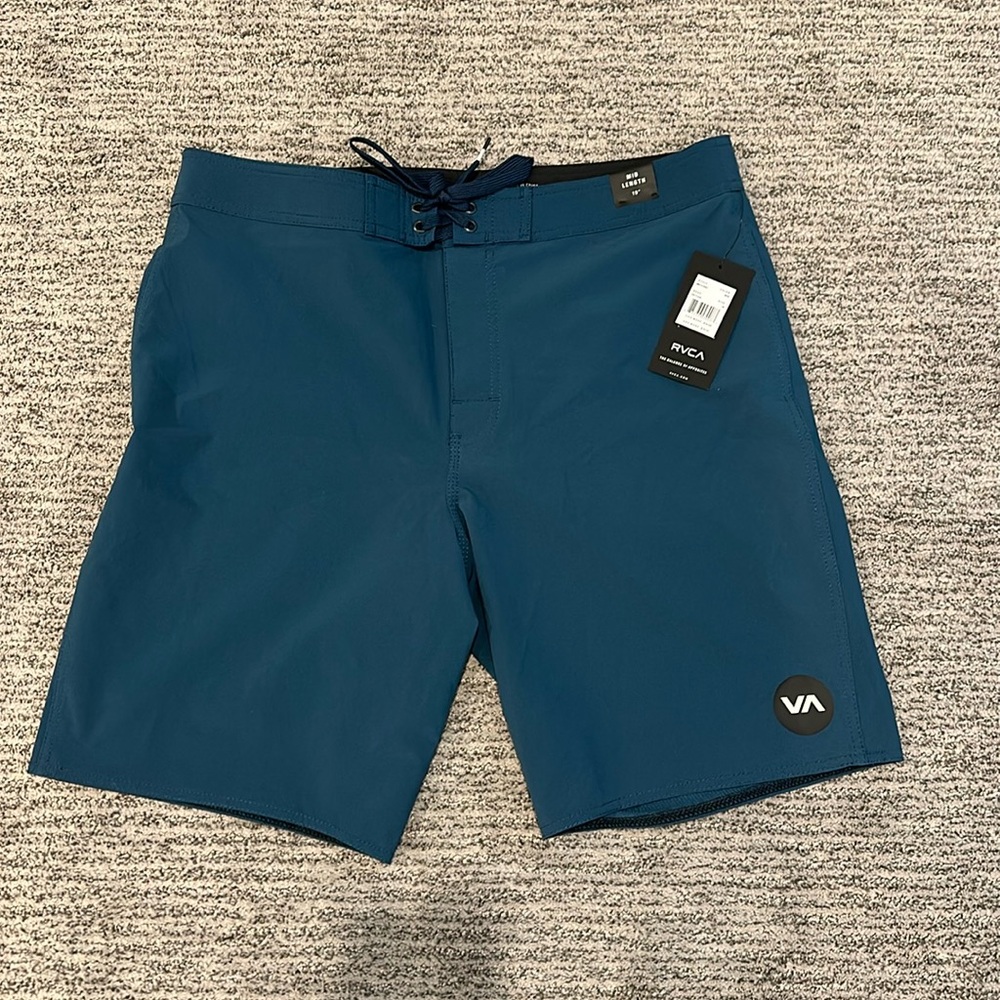 COPY - RVCA NEW with tags men’s board shorts swim trunks 34 mid length